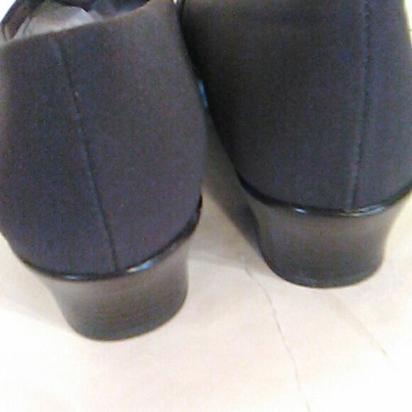 NWOT Munro Fabric Low Heels - Picture 8 of 12